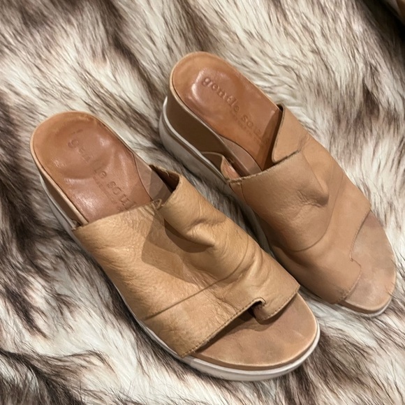 Gentle Souls by Kenneth Cole Platform Sandals | Tan Leather | Size 7 Women’s - Picture 1 of 13